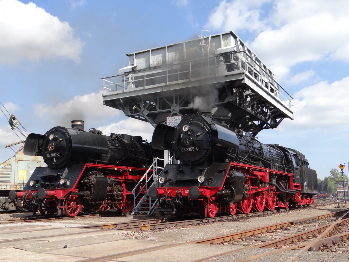 Am 14.09.13 gab es in Chemnitz-Hilbersdorf wieder ein Heizhausfest. Es war das 22. Hier zu sehen 03 1010 und 03 2155 am Kohlehochbunker