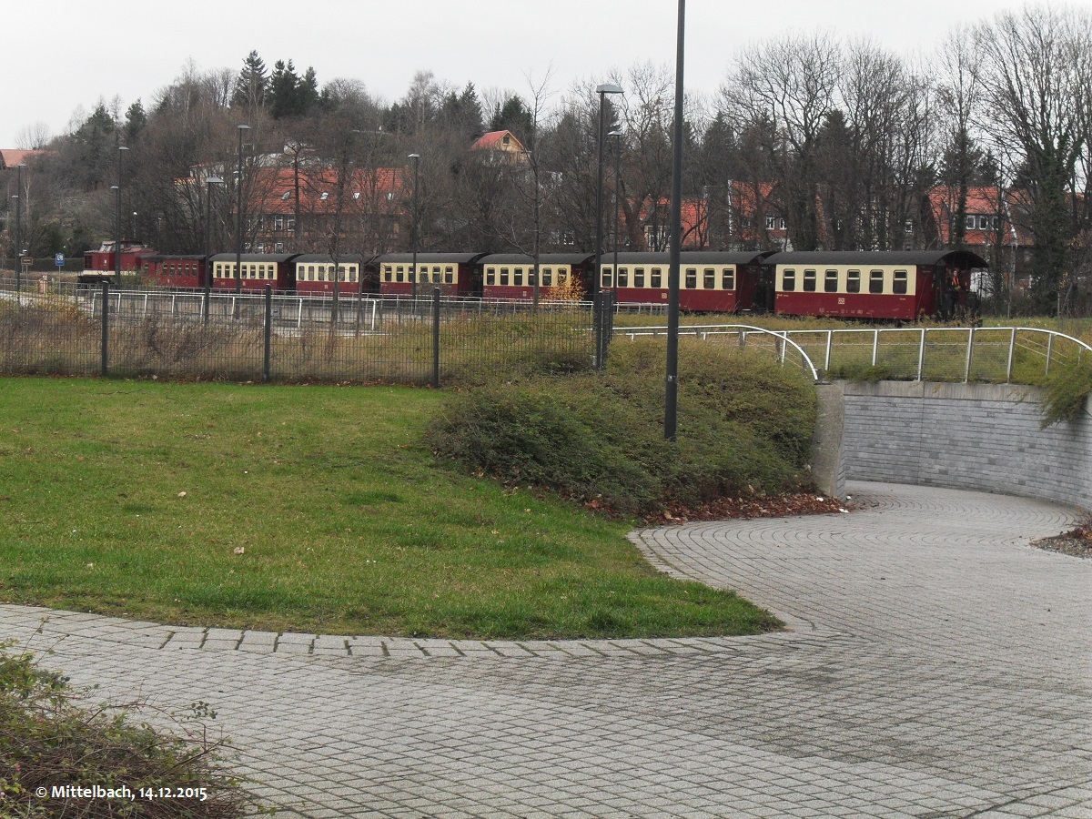 Am 14.12.2015 erlebte ich auf dem Weg zum Bahnhof die Bereitstellung eines Personenzuges, welcher auf den Brocken fahren wird.