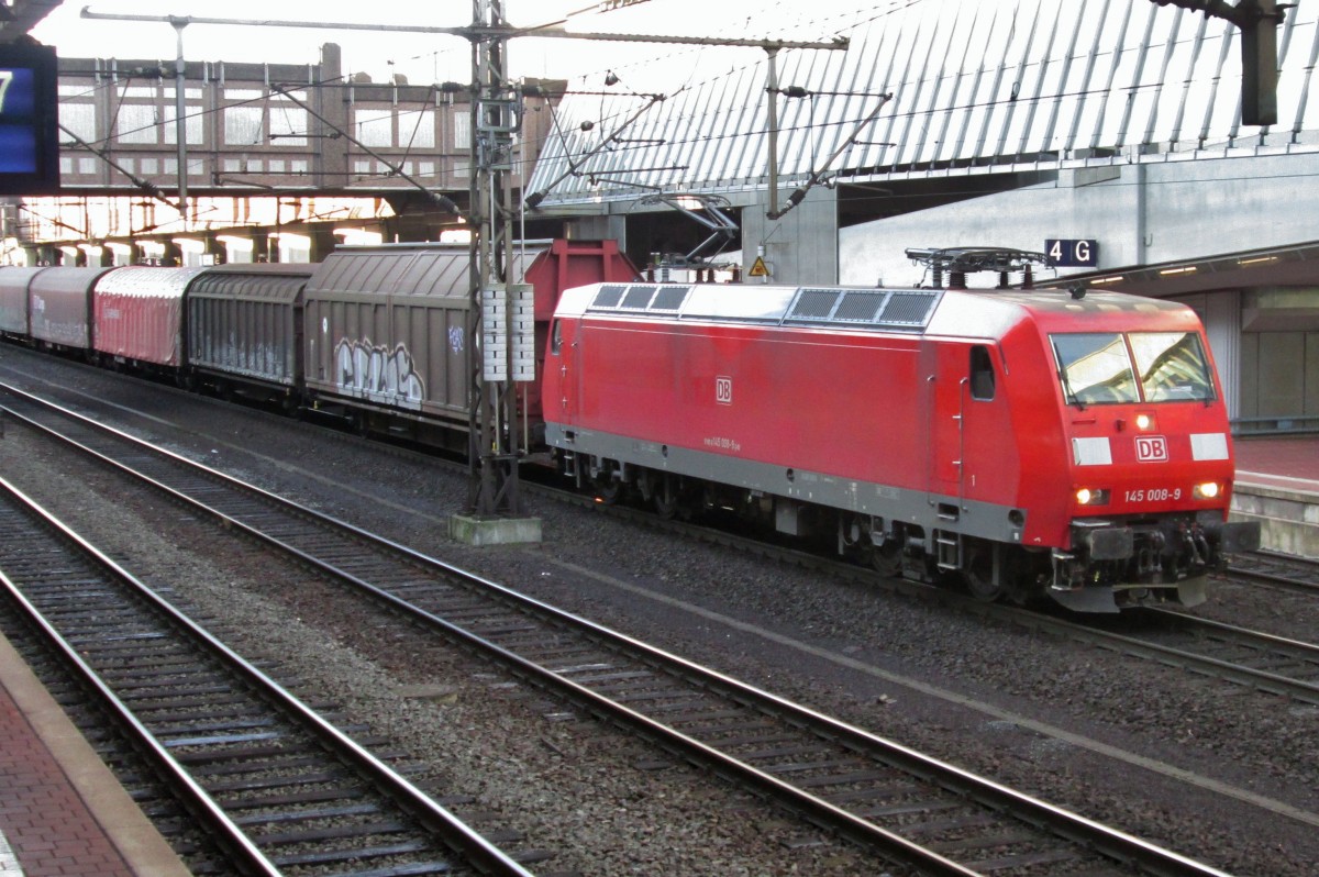 Am 15 September 2015 durchfahrt 145 008 Kassel-Wilhelmsh�he.