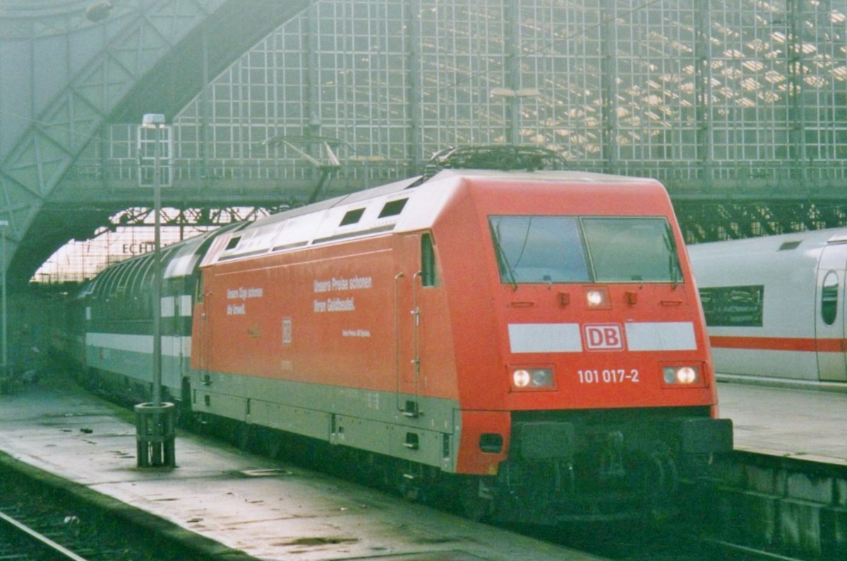 Am 16 Juni 2001 steht 101 017 in K�ln Hbf.