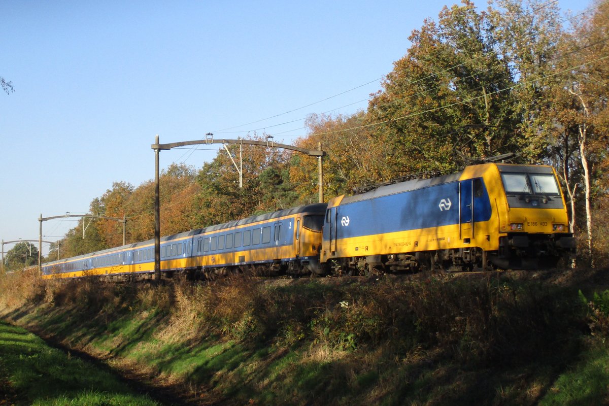 Am 17 November 2018 passiert NS 186 033 Tilburg Oude warande.