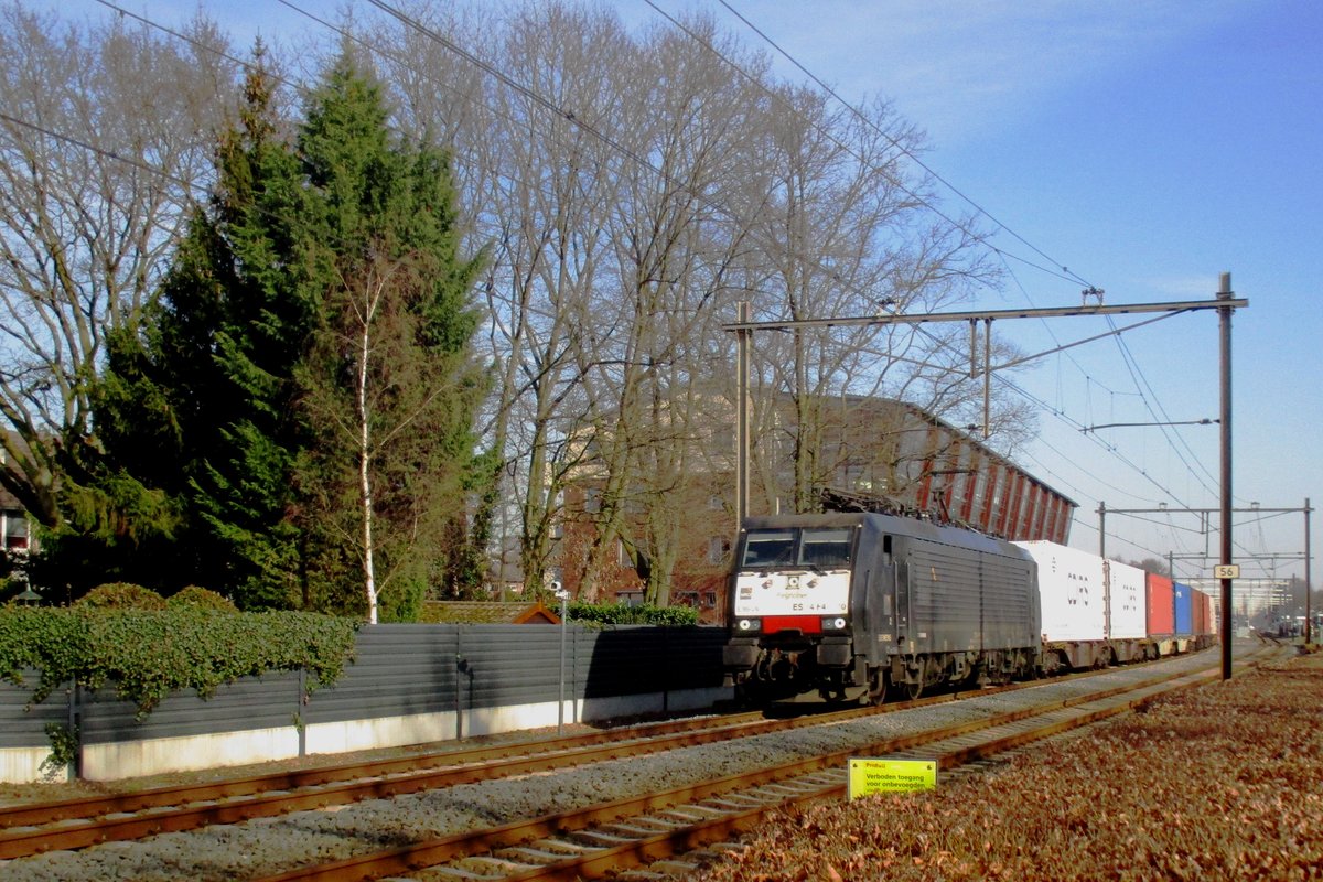 Am 18 Februar 2019 passiert der Chengdu-Shuttle mit 189 210 an der Spitze Wijchen. 