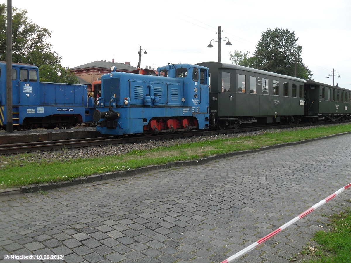 Am 18.08.2013 steht abfahrbereit am Bahnsteig in Benndorf der erste Personenzug nach Hettstedt-Kupferkammerh�tte.