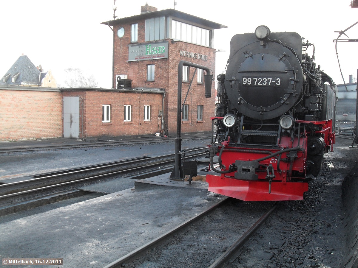 Am 18.12.2011 steht 99 7237-3 in der Lokeinsatzstelle Wernigerode.