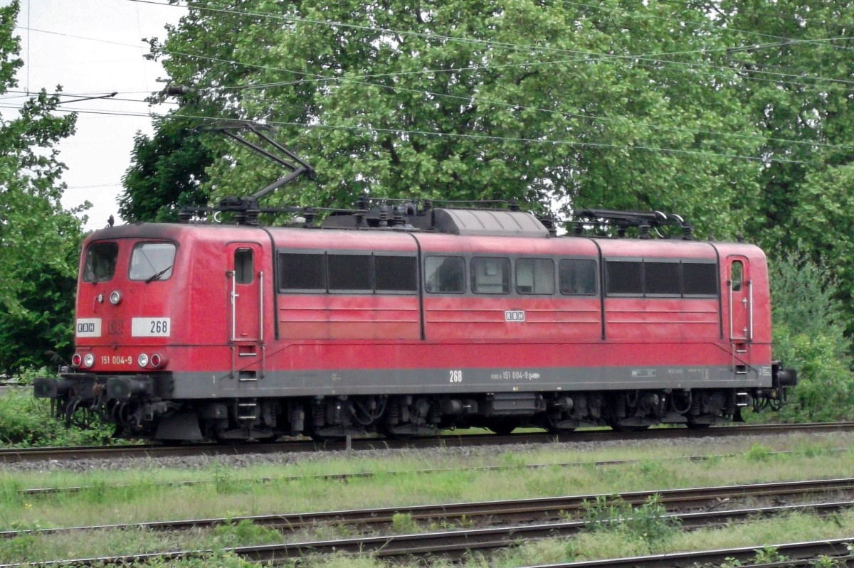 Am 19 Mai 2015 durchfahrt 151 004 Oberhausen Osterfeld S�d.