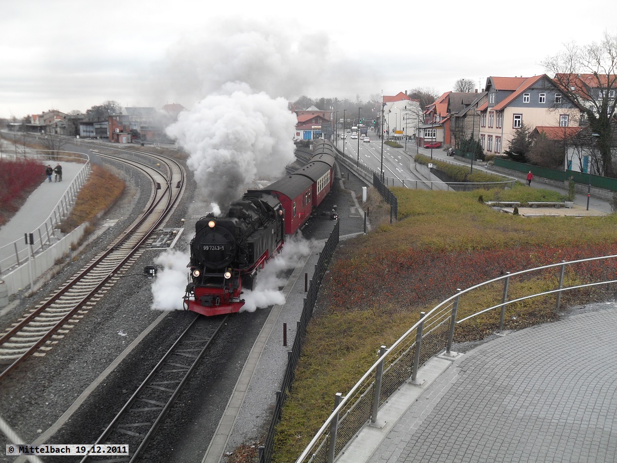 Am 19.12.2011 fhrt 99 7243-1 mit ihrem Zug zum Brocken aus Wernigerode aus.