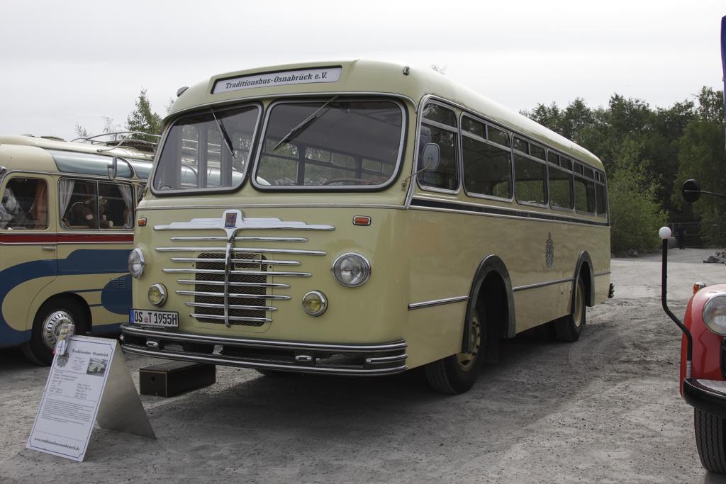 Am 1.9.2013 wurde im Rahmen des Dampftages am Piesberg in Osnabrck
auch der Bssing 4500 Traditionsbus des gleichnamigen Vereins ausgestellt.