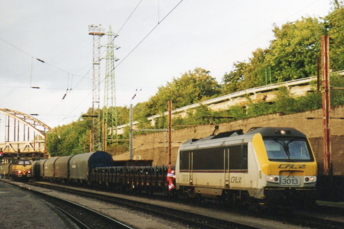 Am 20 Mai 2004 steht CFL 3013 in Esch-sur-Alzette.