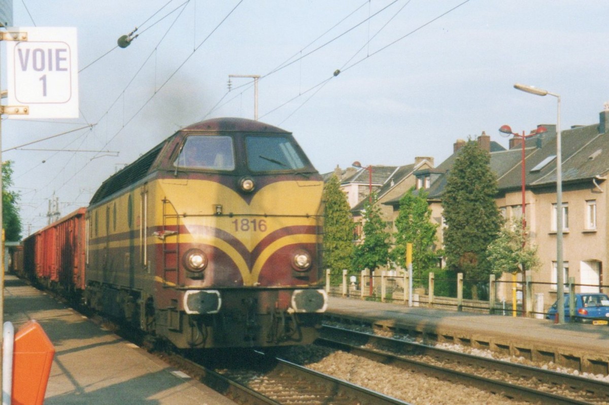 Am 21 mai 2004 durchfahrt CFL 1816 Schifflange.