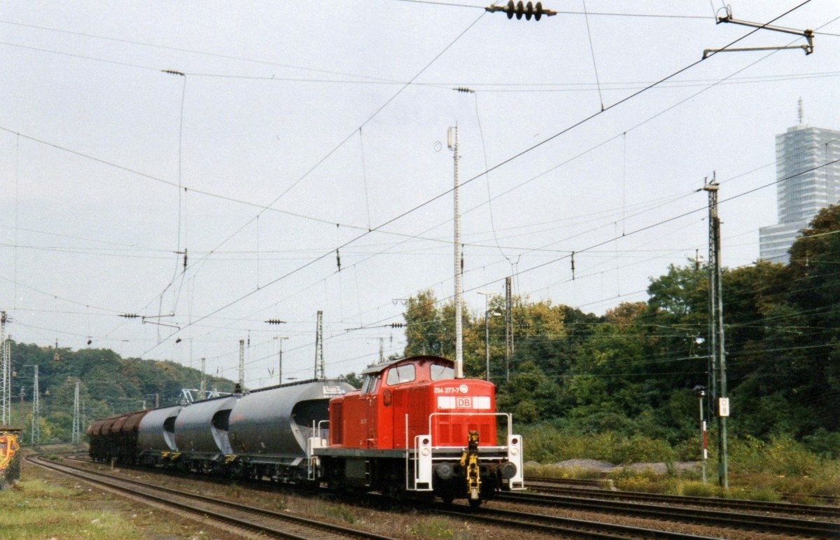 Am 21 Mai 2005 durchfahrt 294 377 K�ln West.