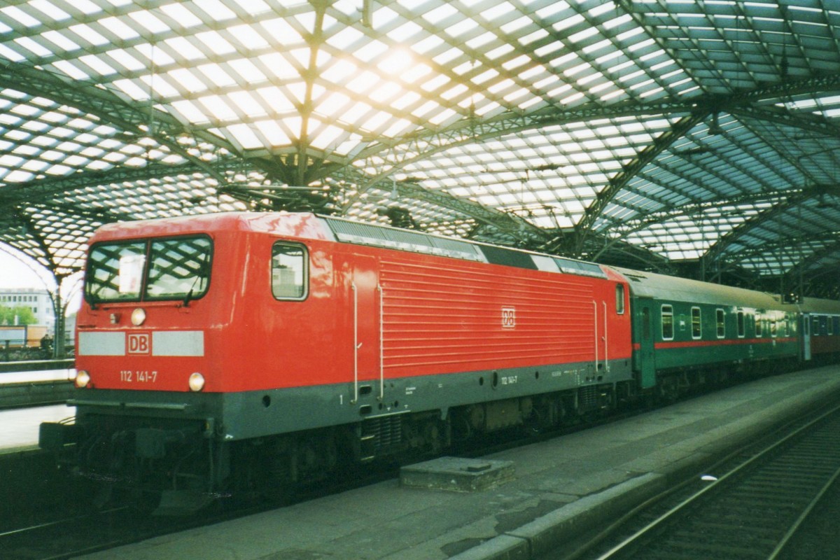 Am 21 Mai 2005 stand 112 141 mit Nachtzug nach Minsk und Moskau in K�ln Hbf.
