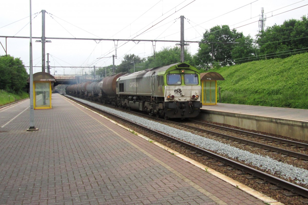 Am 21 Mai 2014 durchfahrt CapTrain PB09 Antwerpen-Zuid.