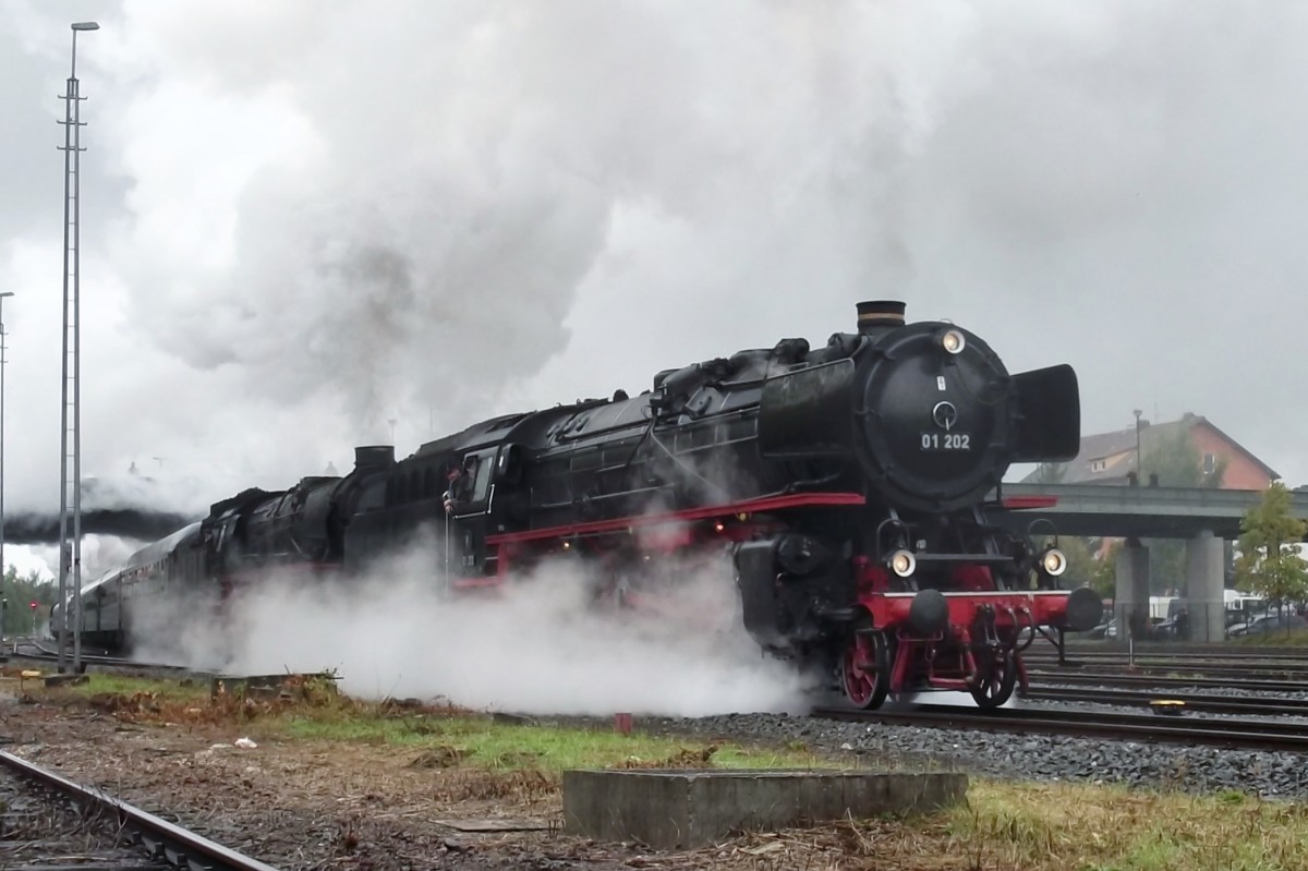 Am 21 September 2014 verl�sst 01 202 Neuenmarkt-Wirsberg mit Dampfpendel �ber die Schiefe Ebene.