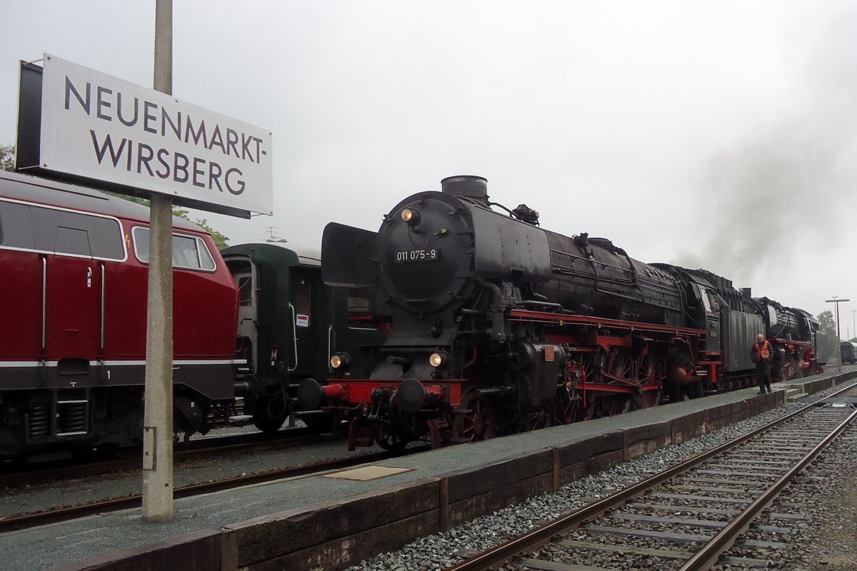 Am 21 September 2014 war es leider schlechtes Wetter ins DDM wann 011 075 ein Sonderzug richtung Marktschorgast zog.