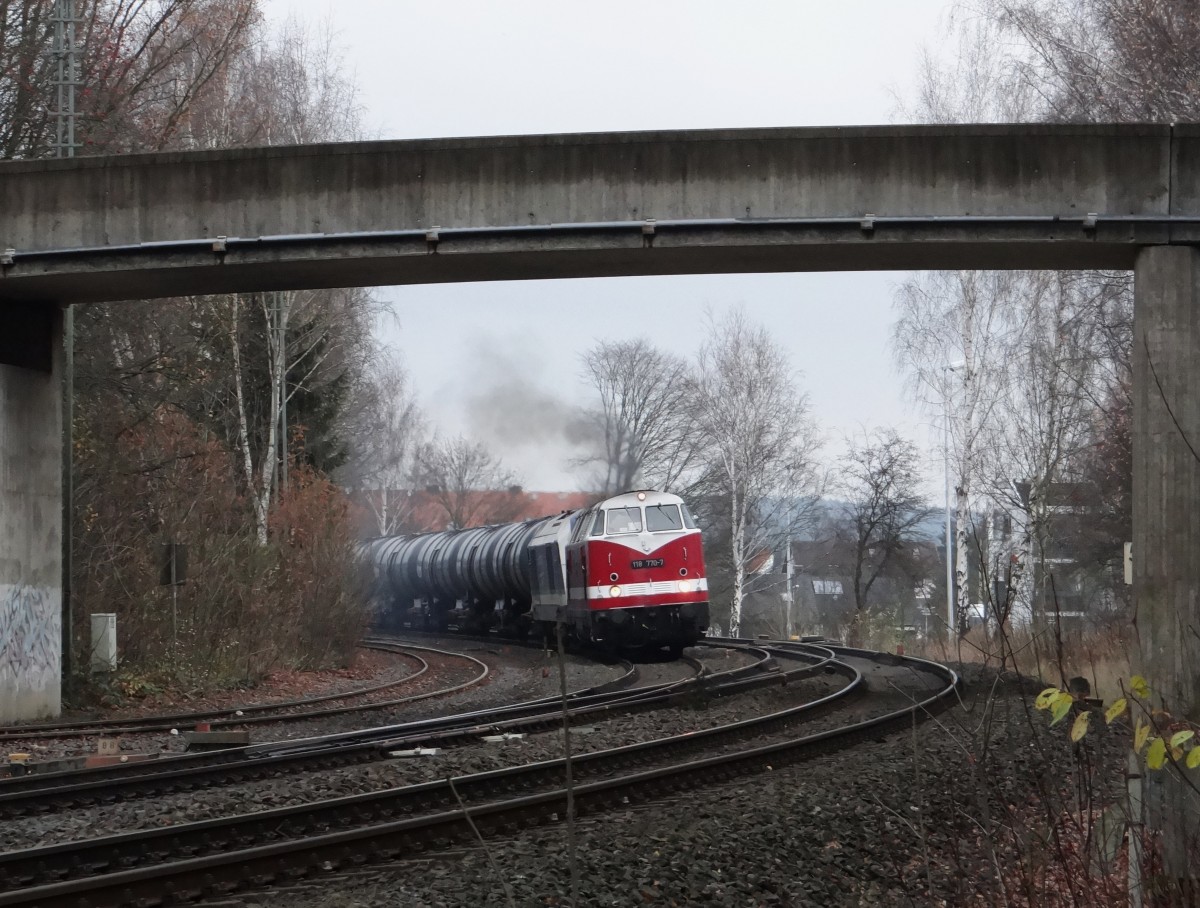 Am 22.11.13 brachte die 118 770 der MTEG mit einer ITEGRO ER 20 einen Kesselzug nach Marktredwitz. Hier zusehen bei der Einfahrt.