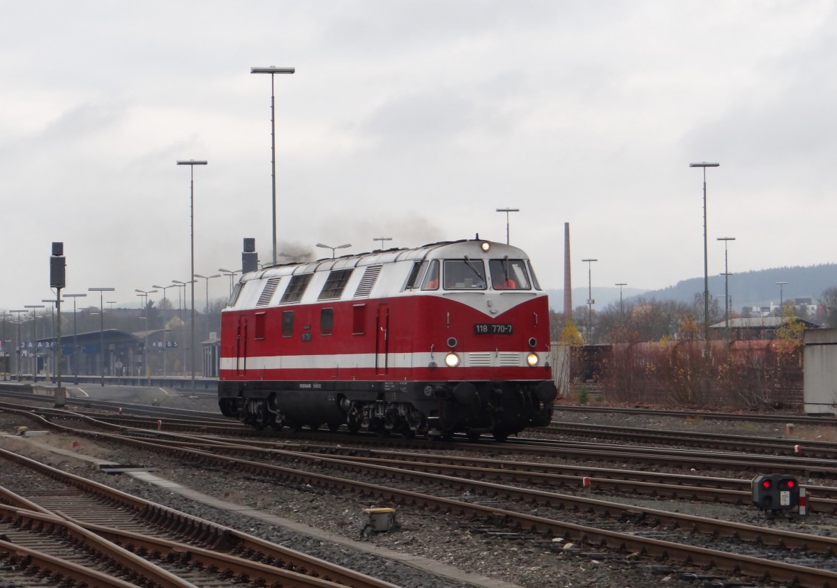 Am 22.11.13 brachte die 118 770 der MTEG mit einer ITEGRO ER 20 einen Kesselzug nach Marktredwitz. Hier zusehen bei der Rckfahrt von Marktredwitz.