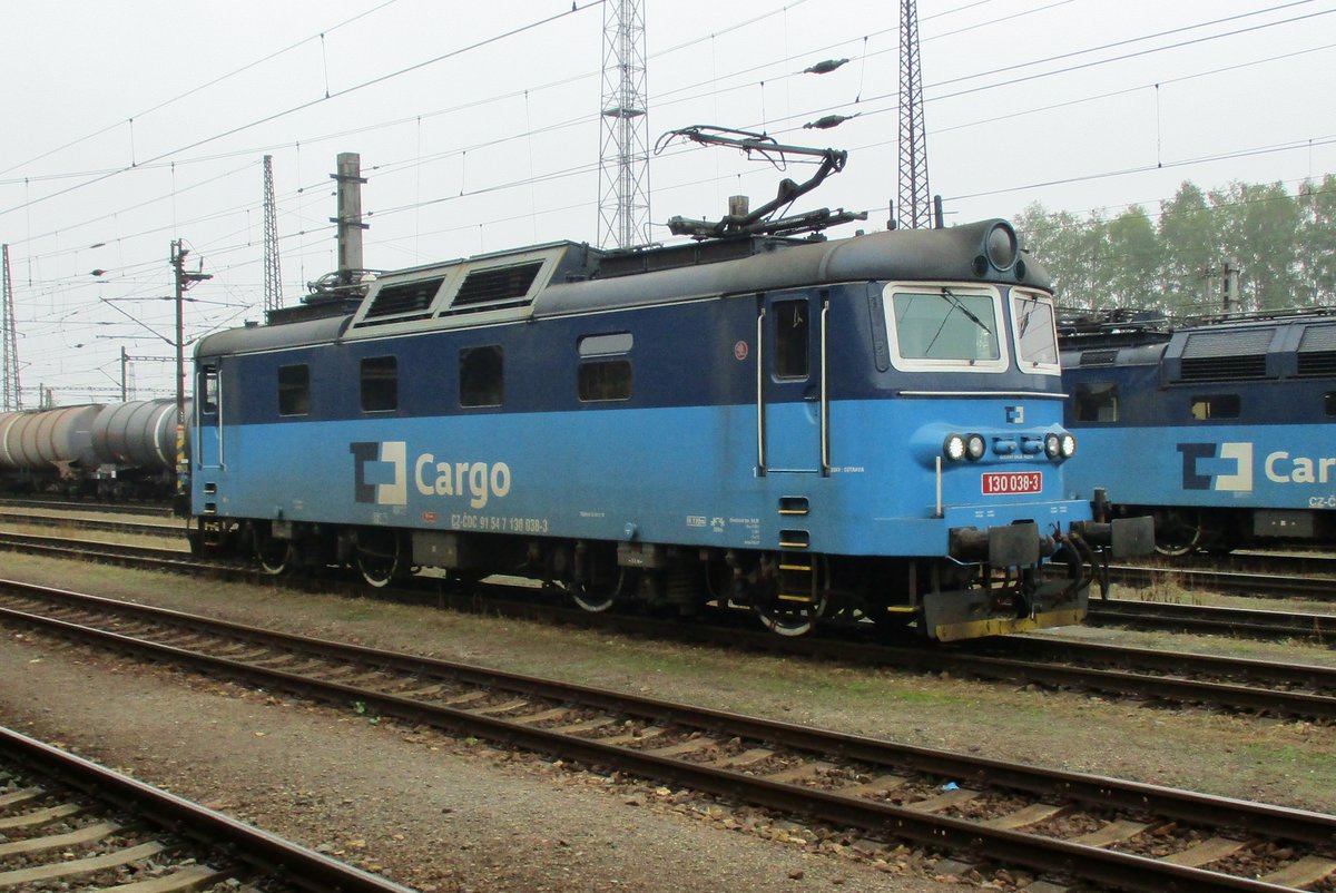 Am 24 September 2017 trtzt 130 038 in Ceska Trebova den Regen.