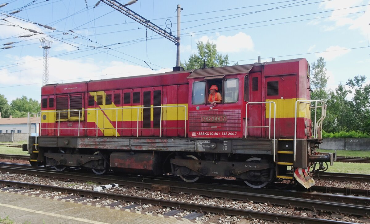 Am 25 Juni 2022 rangiert 742 244 in Bratislava-Vychod.