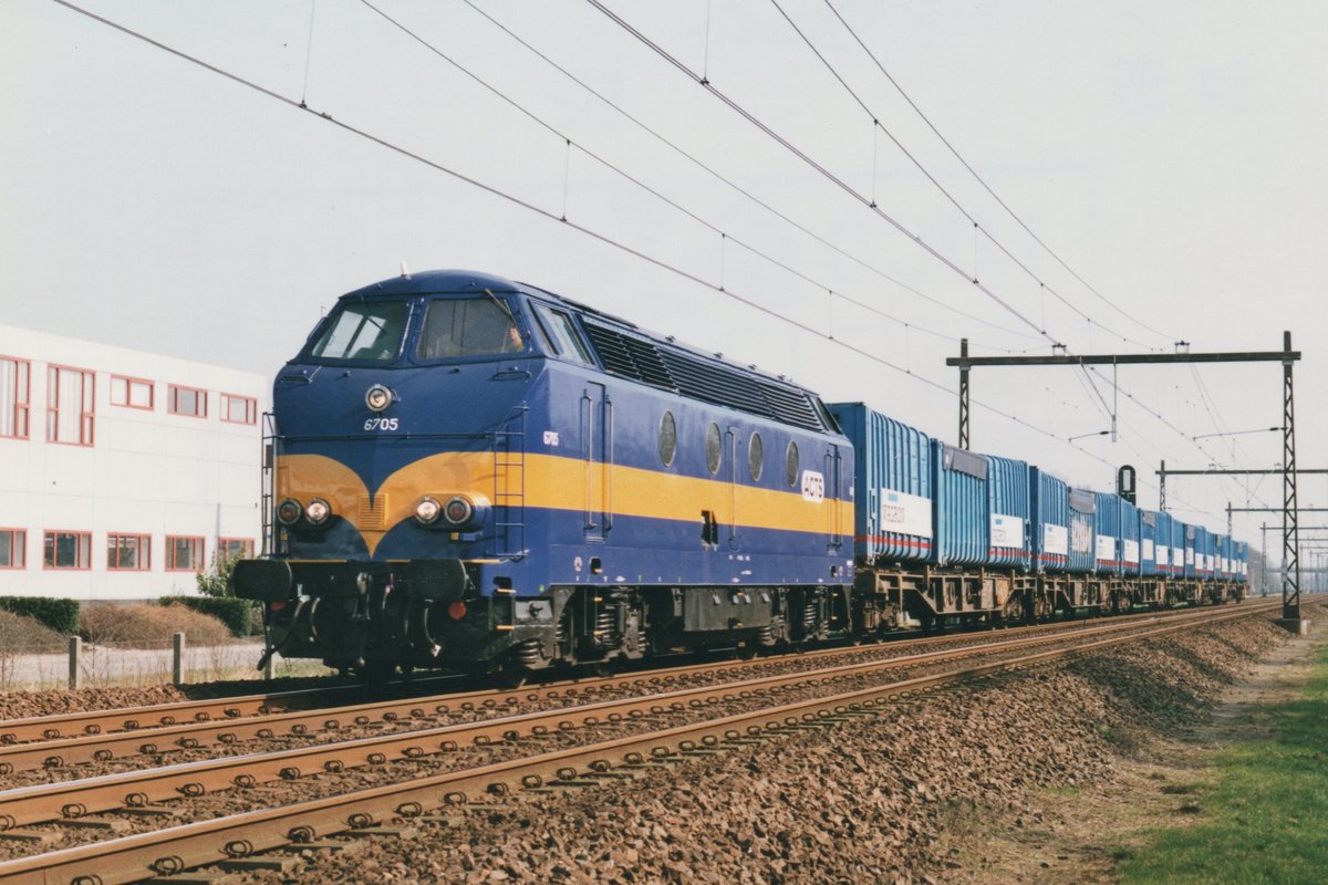 Am 25 März 1999 durchfahrt ACTS (später HUSA) 6705 Assen.