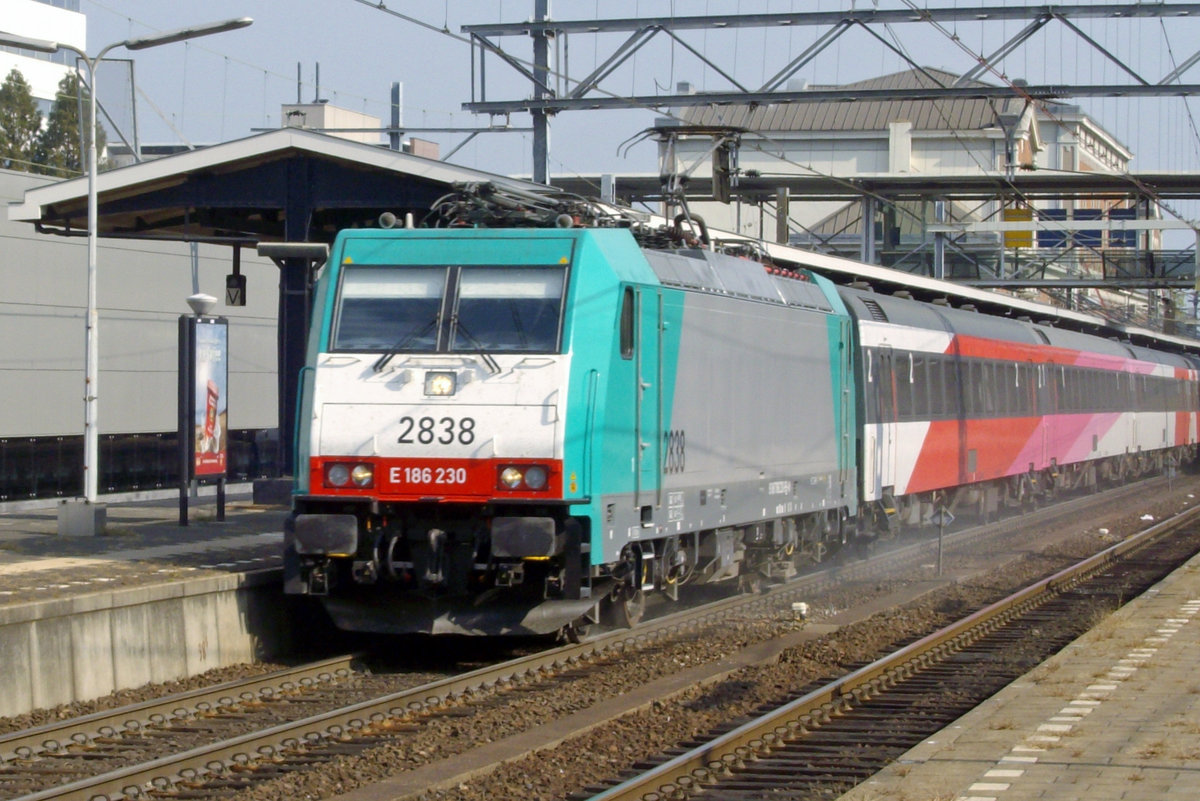 Am 27 September 2009 verlässt 2838 Dordrecht Centraal. 