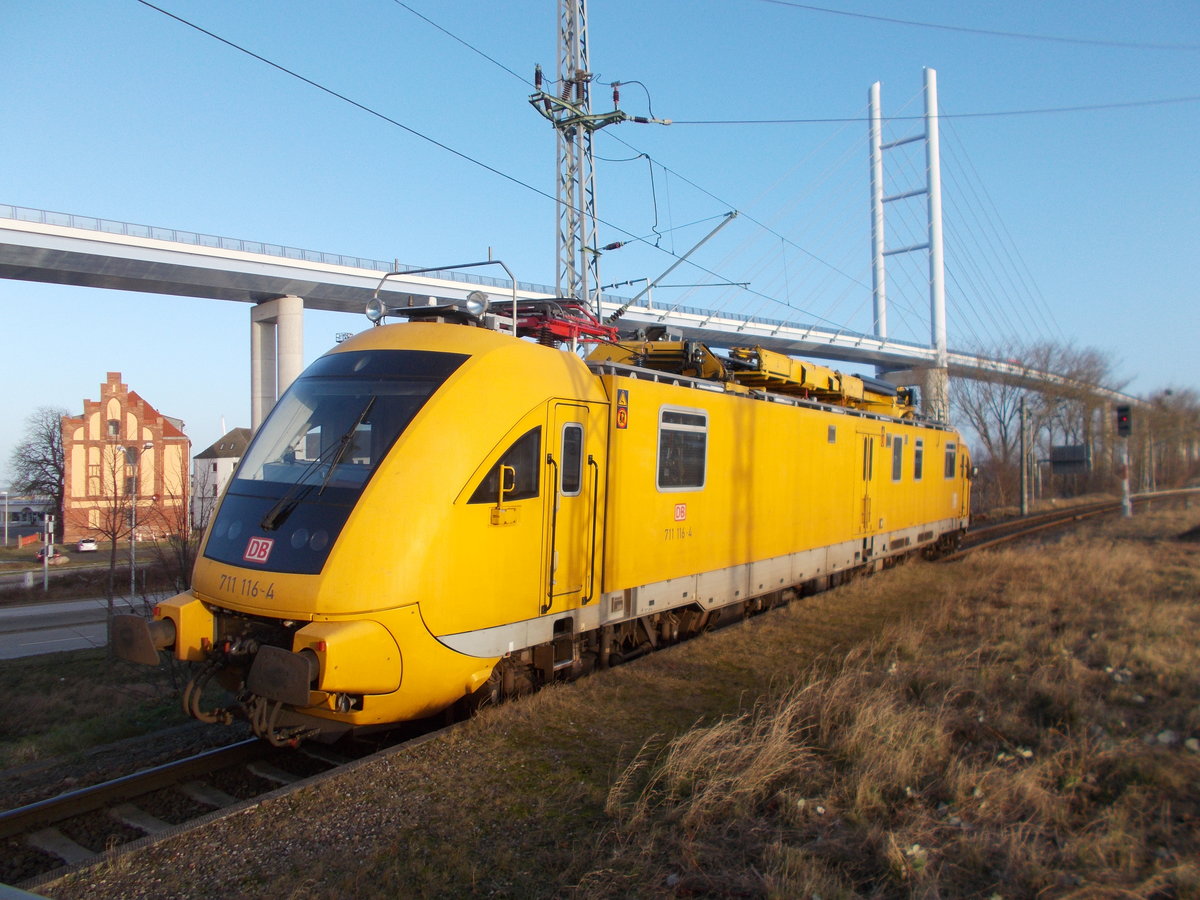 Am 27.Dezember 2016 mußte der 711 116 in Stralsund Rügendamm einen Kreuzungshalt einlegen.