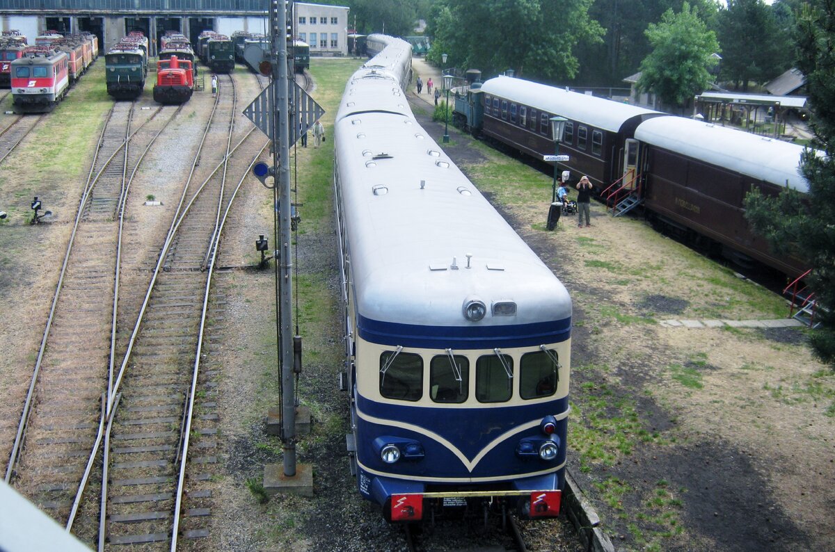 Am 28 Mai 2012 steht 6645.02 (der hintere Teil einer 5145) ins Heizhaus Strasshof.
31.08.2025 Leon Schrijvers