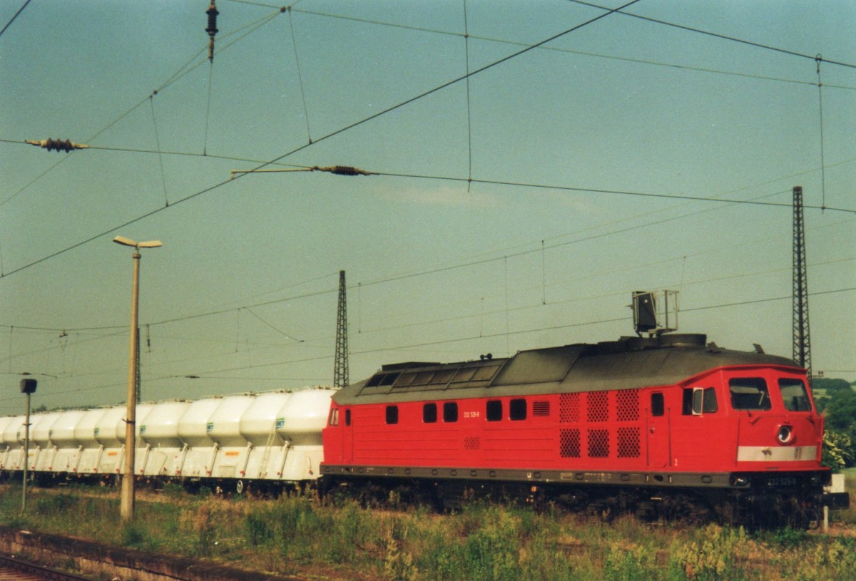 Am 29 Mai 2007 stand dieser Zementzug mit 232 529 in Naumburg (Saale).  