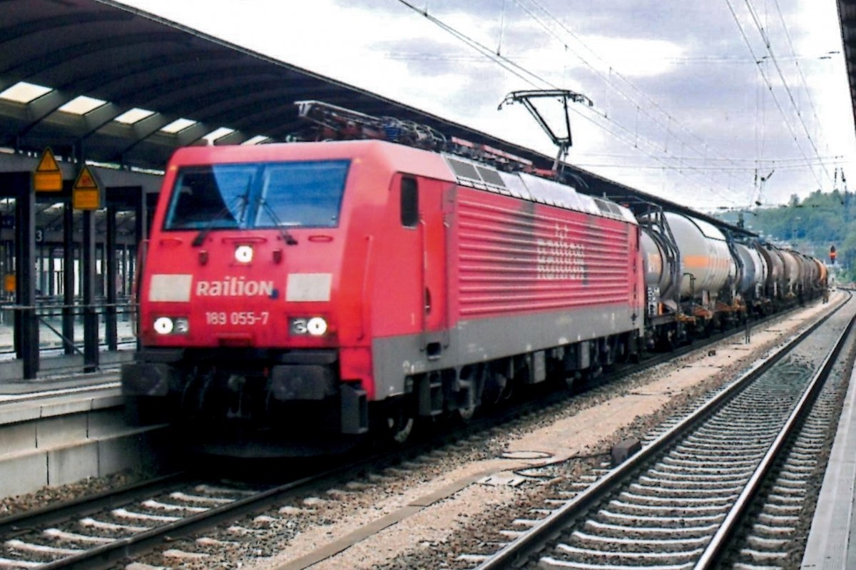 Am 29 Mai 2009 d�nnert 189 055 durch Treuchtlingen.