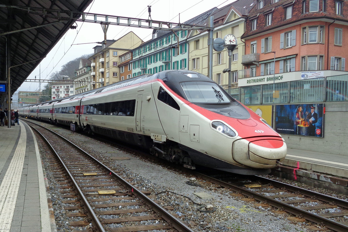 Am 30 Jänner 2016 steht 503 028 in Olten.