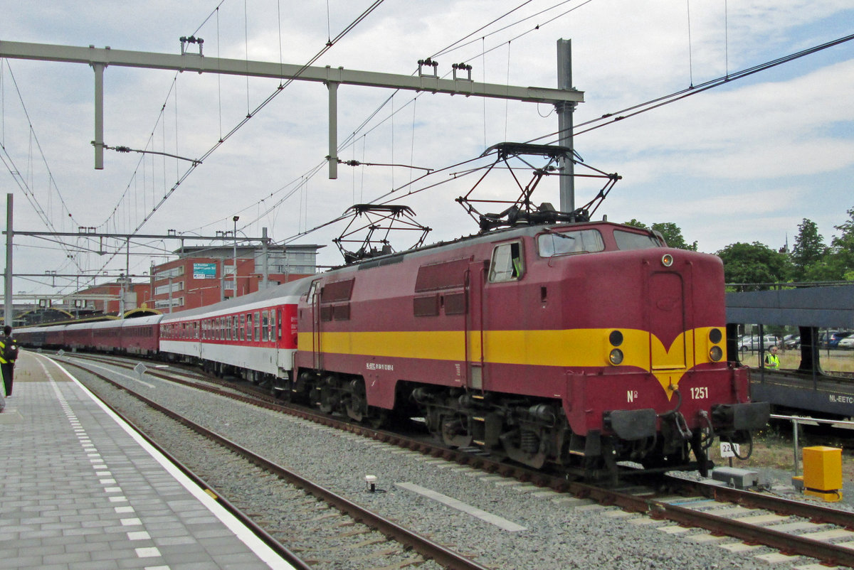 Am 4 Juli 2014 verlsst EETC 1251 mit der 1. von drei Nachtzge 's-Hertogenbosch.