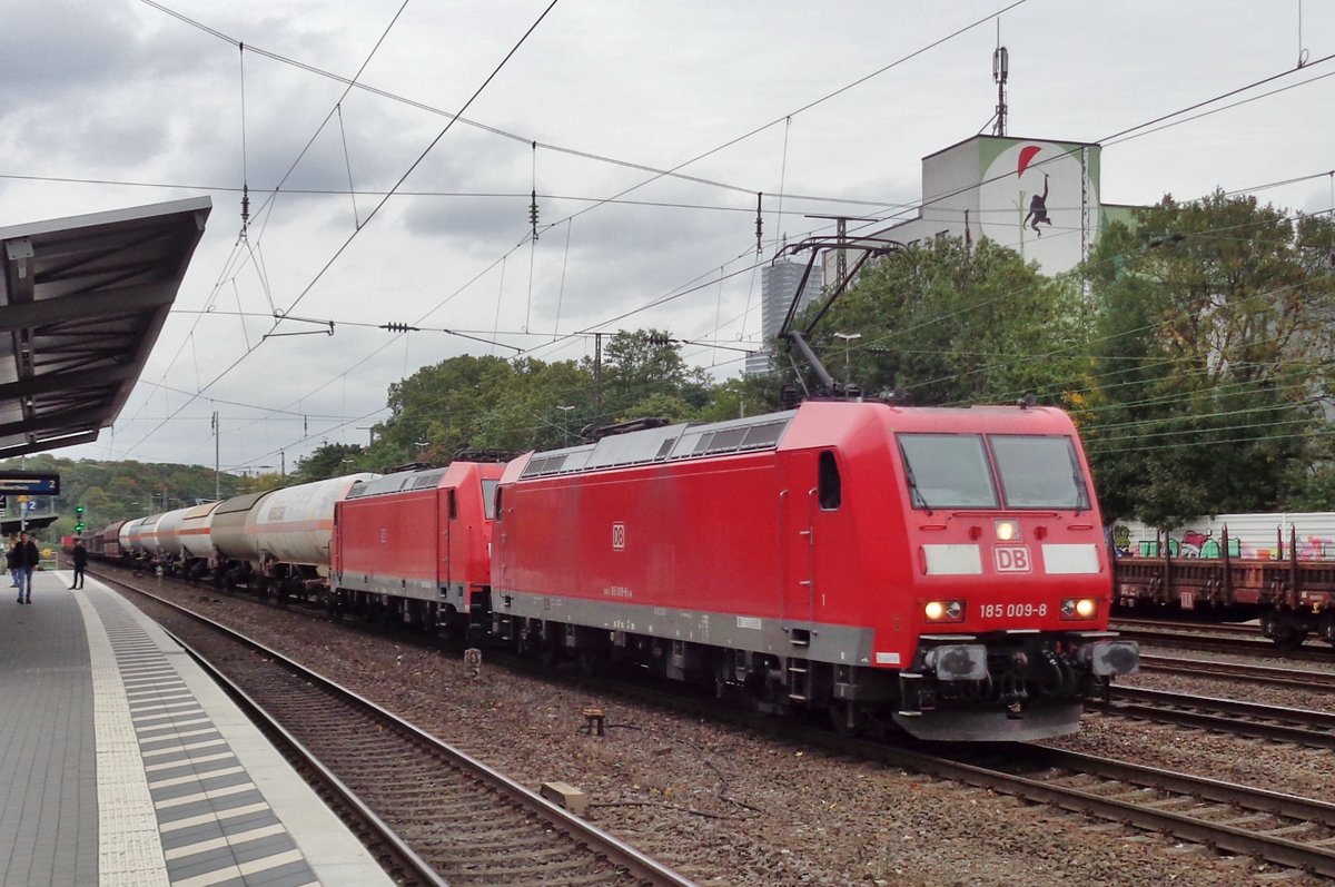 Am 4 Oktober 2017 durchfahrt 185 009 Köln West.