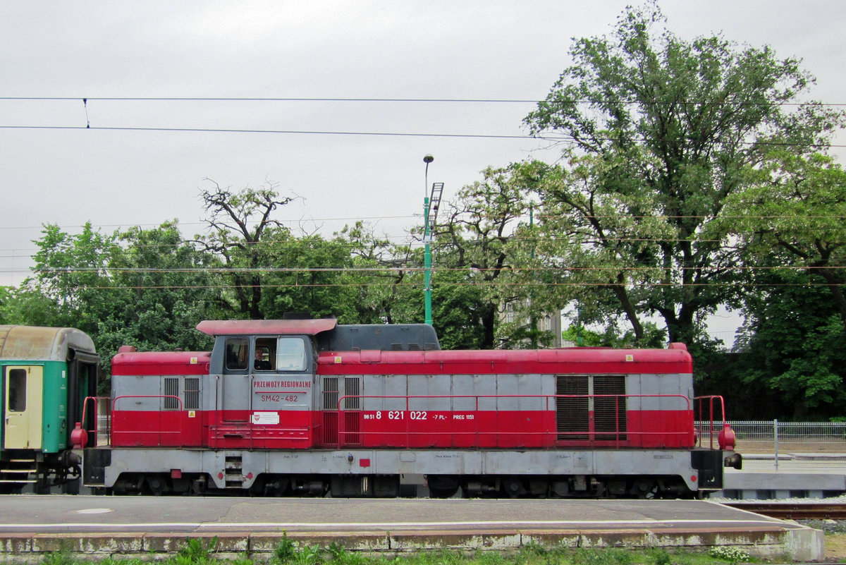 Am 5 Juni 2013 rangiert SM42-482 in Poznan Glowny.