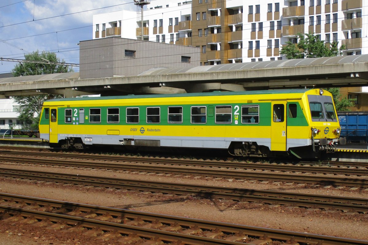 Am 5 Mai 2018 treft GySEV 247 504 -eine frhere BB 5047- in Bratislava-Petrzalka ein. 