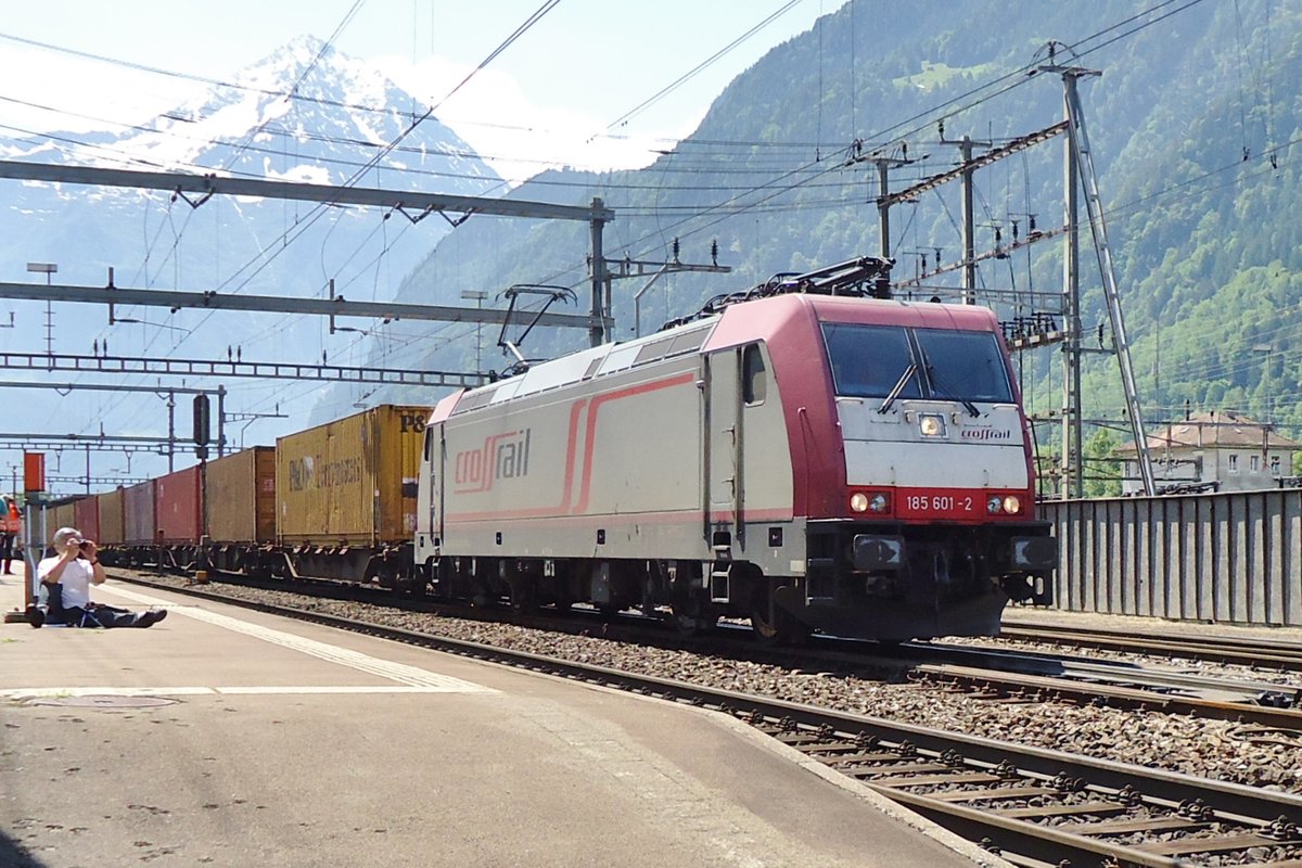 Am 6 Juni 2015 verlässt XR 185 601 Erstfeld. 