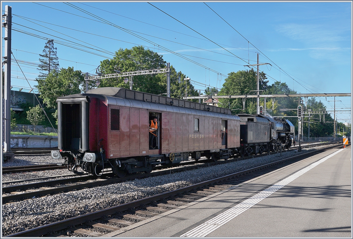 Am 8. Juni 2019 bot die Association 141 R 568 eine Dampfzug zum  Schweizer Dampffestival 2019  der Blonay-Chamby Bahn an, der welcher von Vallorbe via Genève nach Vevey fuhr, um den Fahrgästen wie gewohnt auch kulinarisch Auserlesenes zu bieten. 
In Vevey bestand Anschluss mit einem Blonay-Chamby-Extrazug nach Chaulin, die Rückfahrt erfolgt via Morges. 

Statt wie erwartet in der gleiche Formation nach Vallorbe zu fahren, bot sich in den wenigen Minuten des Aufenthaltes zum Richtungswechsel ein intressantes Manöver, bei welchem die SBB Re 4/4 II zwischen den Reisezugwagen und der 141-R-568 mit ihrem scheinbar unzertrennlichen Postwagen gereiht wurde. 

8. Juni 2019