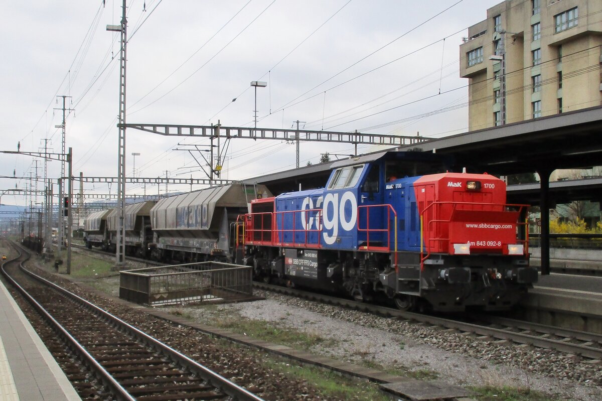 Am 843 092 rangiert am 22 März 2017 in Muttenz.