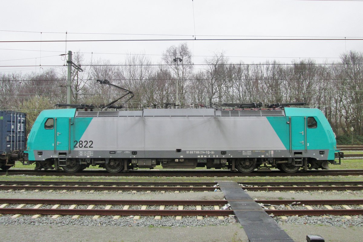 Am 9 Januar 2016 steht 2822 in Roosendaal.