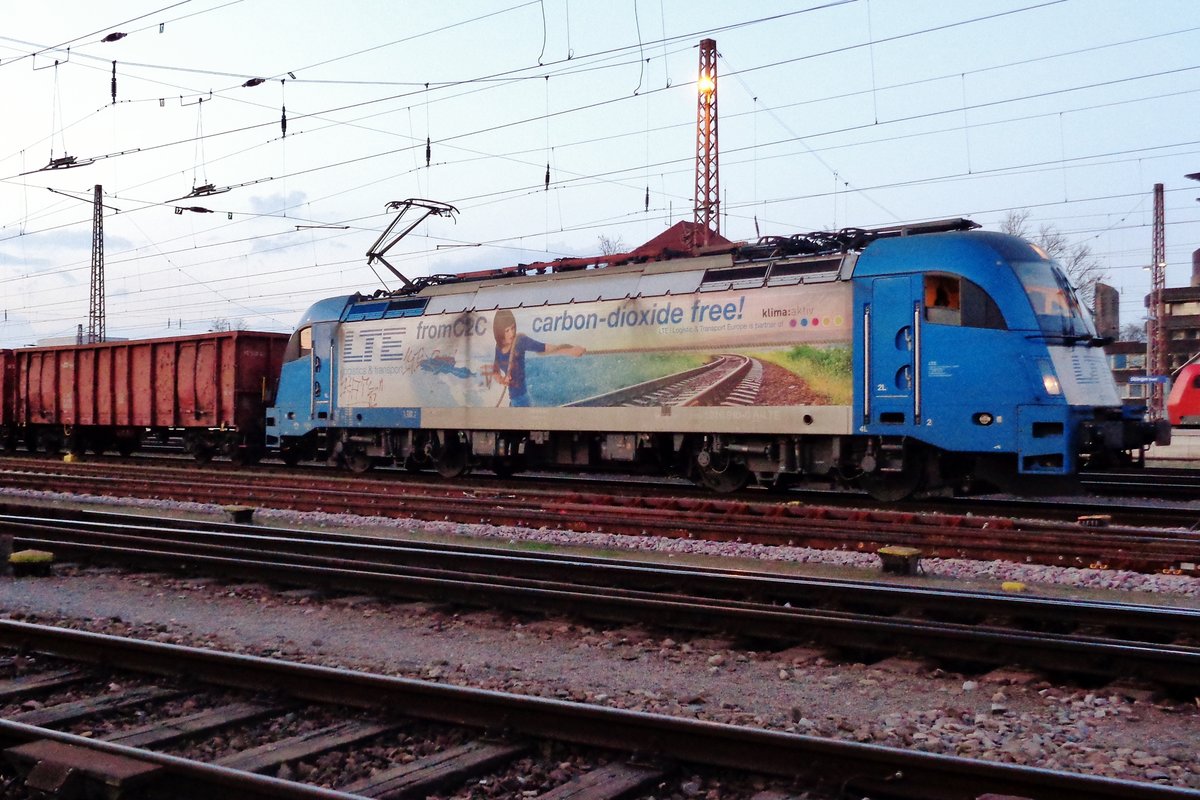 Am Abend von 28 März 2017 steht LTE 1216 910 in Dillingen.