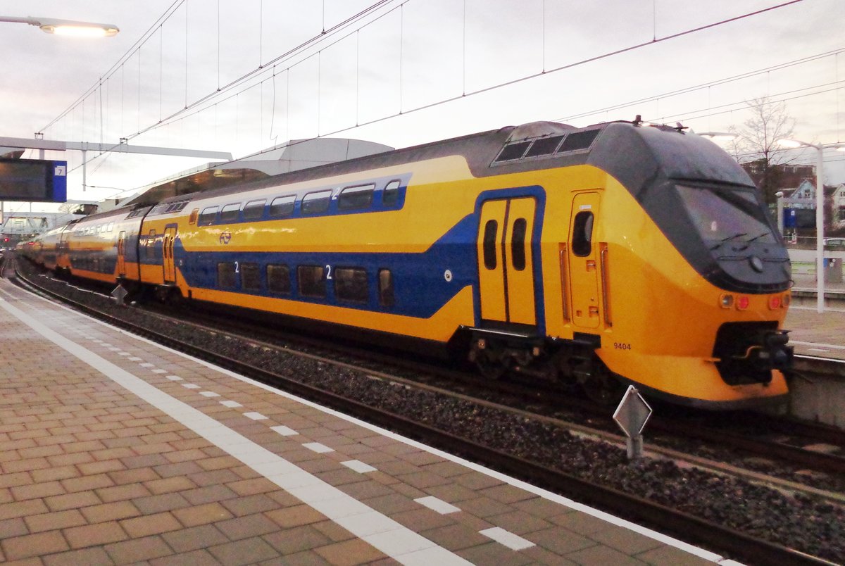 Am Abend von 3 Jänner 2019 verlässt 9404 Arnhem Centraal.