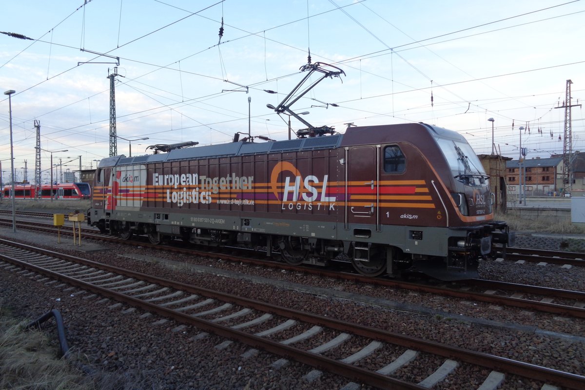 Am Abend von 4 April 2018 ruht sich HSL 187 501 in Angerm�nde. 