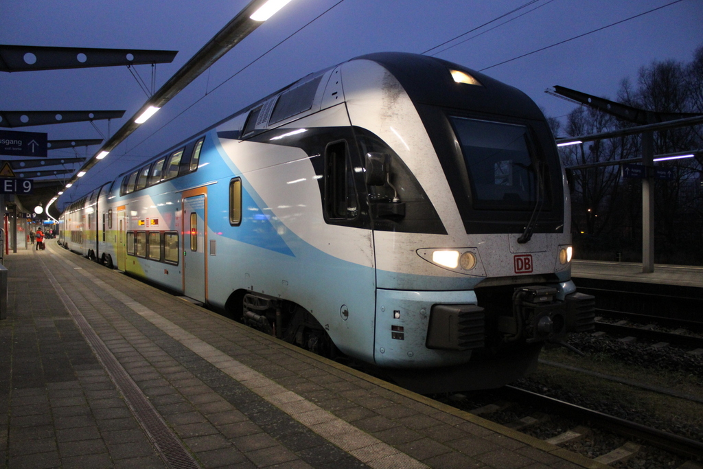 Am Abend des 02.01.2021 stand 4110 112-8 als IC 2178 von Dresden Hbf nach Warnemünde im Rostocker Hbf.
