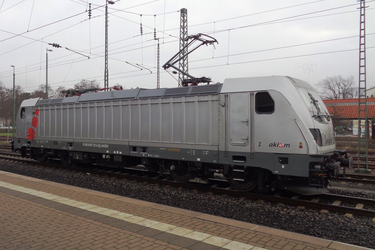 Am etwas �bertr�ben 29.Dezember 2018 meldet sich Akiem 187 523 in Minden.