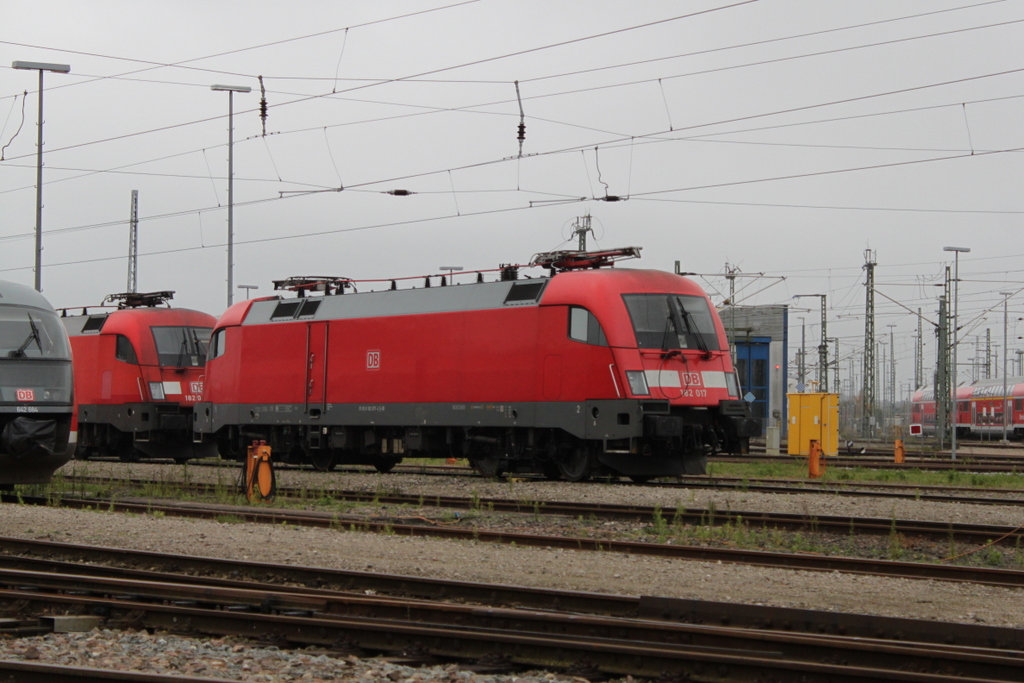 am Mittag des 31.10.2016 waren die beiden Rostocker Neuzugänge 182 017 und 182 023 abgestellt im BW Rostock Hbf.