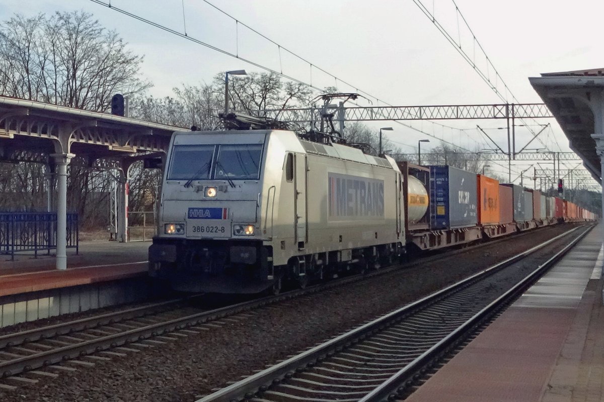 Am MOrgen von 25 Februar 2020 findet Metrans 386 022 sich zur�ck ins P�lnischen Rzepin mit ein Pruszkow-KLV Shuttle richtung Rotterdam-Kijfhoek.