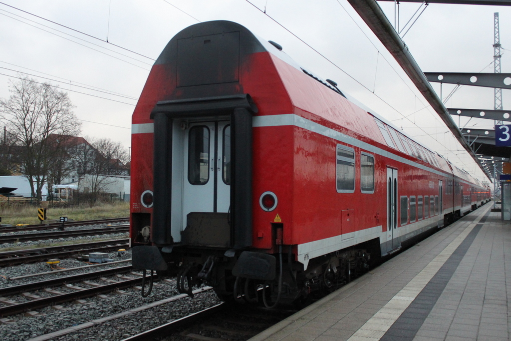 Am Morgen des 12.12.2015 ging es fr 4xDBuza+1xDABbuzfa 760 von Rostock Hbf vermutlich Richtung Berlin/Cottbus.