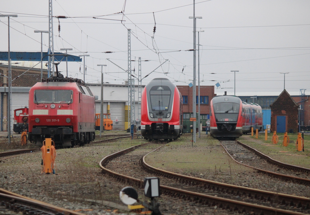 Am Nachmittag des 14.02.2020 waren im BW Rostock Hbf 120 20,445 005 und 642 184 abgestellt.
