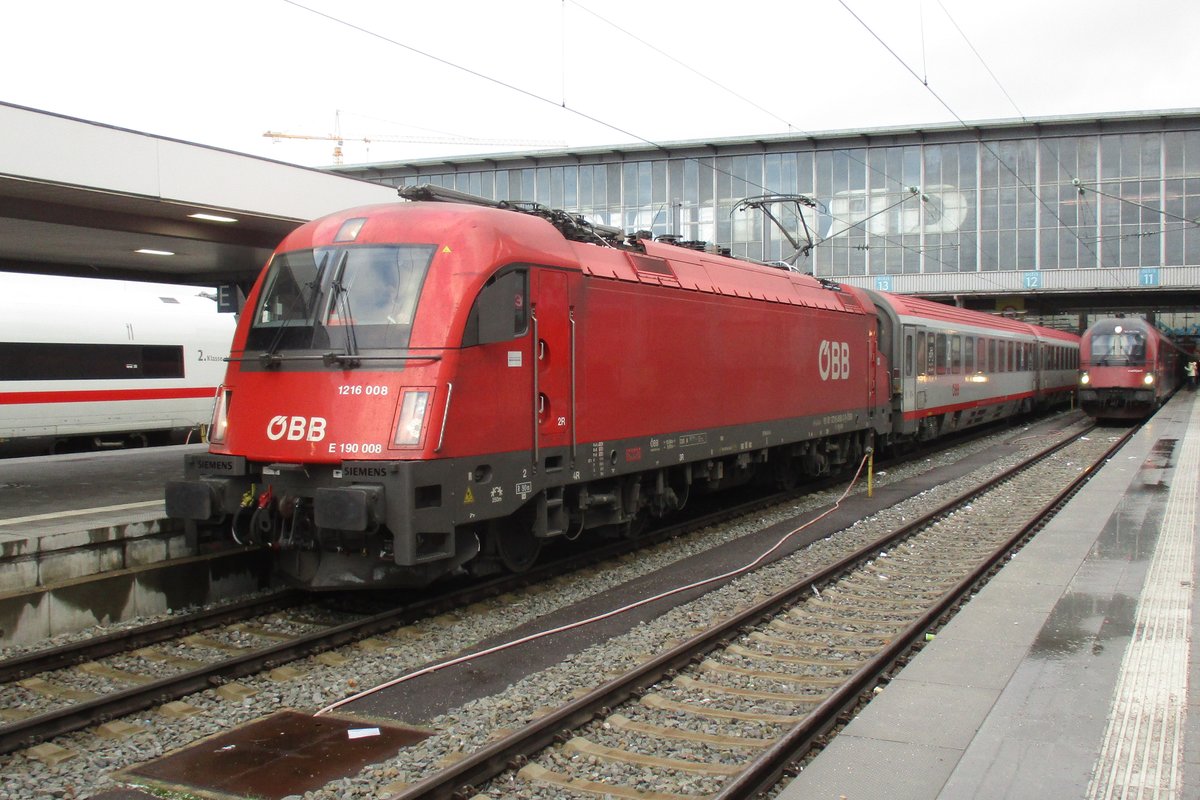 Am Neujahr 2019 steht 1216 008 in M�nchen Hbf.