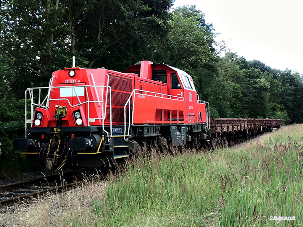 ankunft der 261 097-0,mit 3 RES,am glinder bahnhof,20.07.15