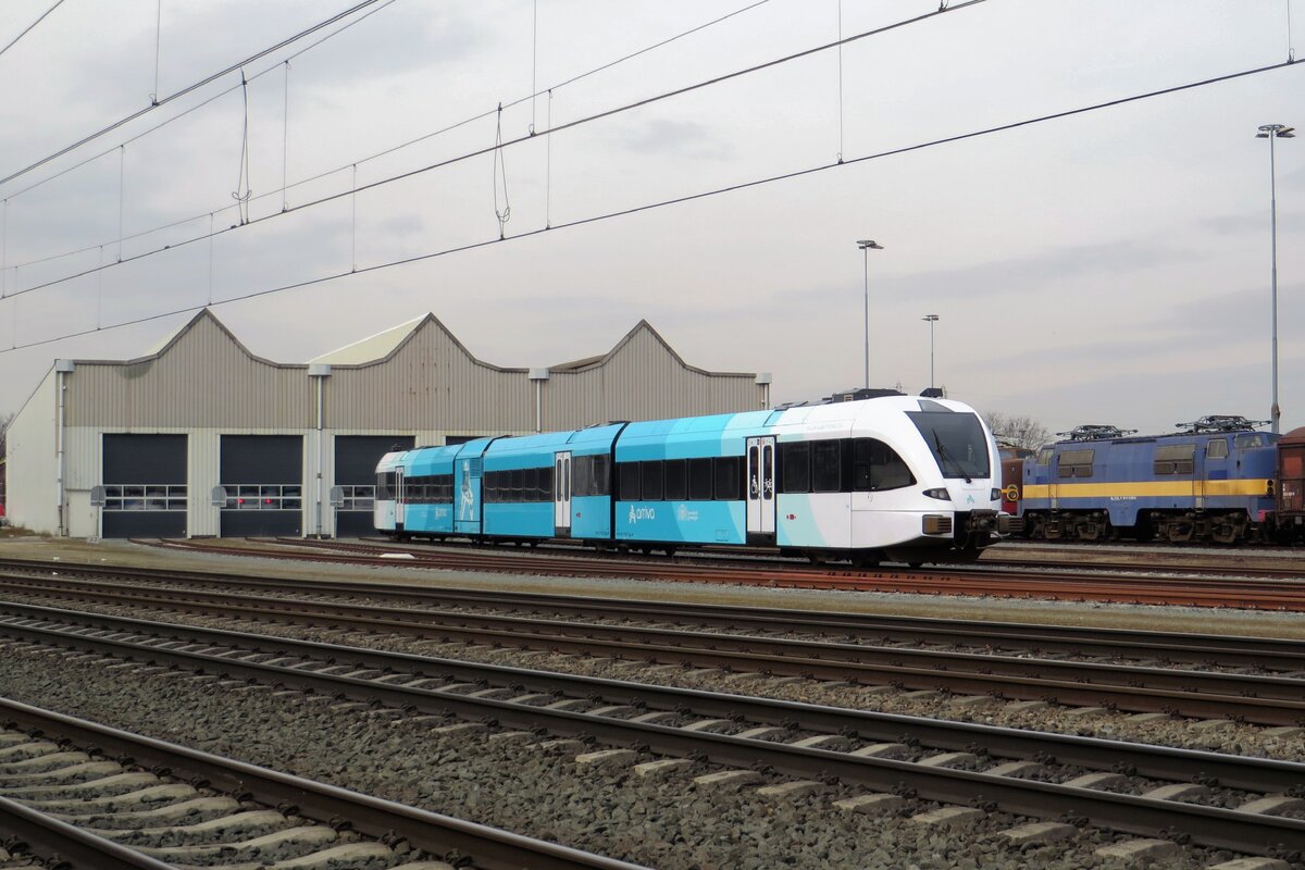 Arriva 323 steht bevor der Stadler-Triebzughalle in Blerick am 16 Mrz 2022.