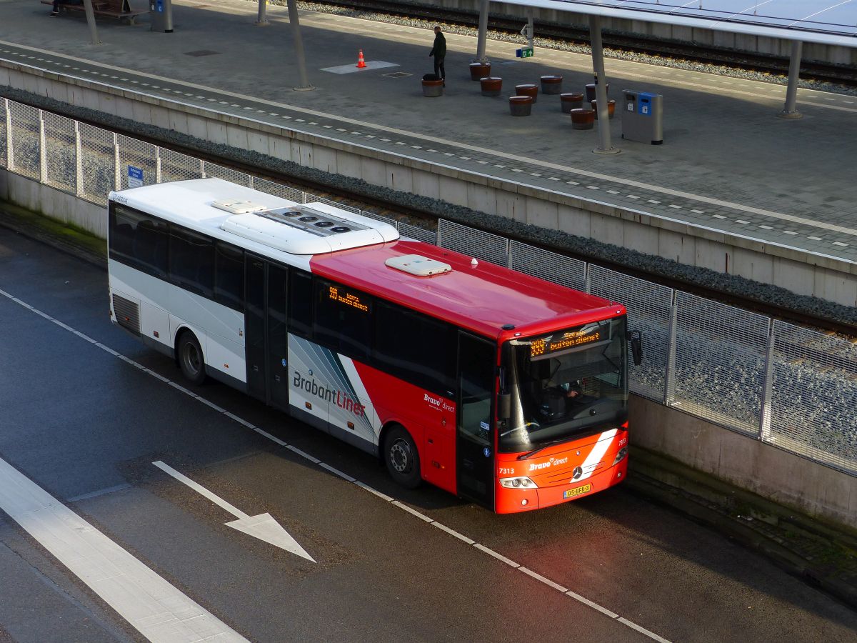 Arriva Bravo Brabantliner Bus 7313 Mercedes-Benz Intouro M Baujhar 2014. Utrecht Centraal Station 04-02-2020.

Arriva Bravo Brabantliner bus 7313 Mercedes-Benz Intouro M bouwjaar 2014. Busstation Centraal Station Utrecht 04-02-2020.